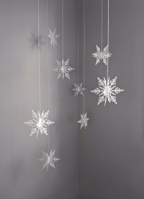 Paper Snowflake Template, 3d Paper Snowflakes, Diy Christmas Snowflakes, Advent Calendar Diy, Magical Woodland, Diy Christmas Garland, Party Spread, Snowflake Garland, How To Make Decorations