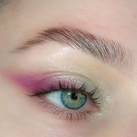 Pink And Green Fairy Makeup Looks, Melanie Martinez Concert Makeup Looks, Melanie Martinez Eye Makeup, Melanie Martinez Aesthetic Makeup, Melanie Makeup Looks, Melanie Martinez Trilogy Tour Makeup Ideas, Green Pink Eyeshadow, Pastel Fairy Makeup, Melanie Inspired Makeup