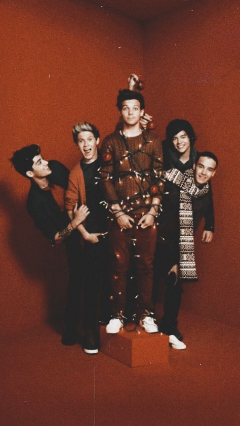 One Direction Christmas Aesthetic, Christmas Core Wallpaper, Christmas Harry Styles Wallpaper, 1d Christmas Wallpaper, Harry Styles Christmas Wallpaper, One Direction Christmas Wallpaper, Christmas One Direction, 1d Christmas, Christmas Harry Styles