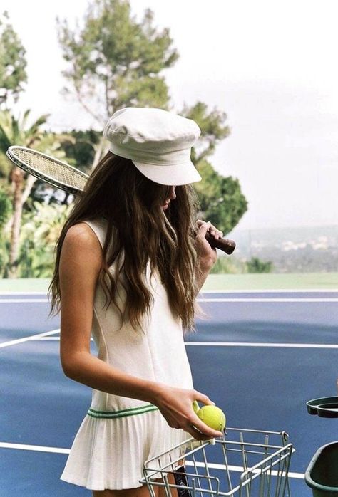 Golf Tournament Guest Outfit, Tennis Court Photoshoot, Country Club Aesthetic, Tennis Photoshoot, Estilo Gossip Girl, Tennis Aesthetic, Tennis Outfits, Tennis Skirt Outfit, Tennis Outfit Women