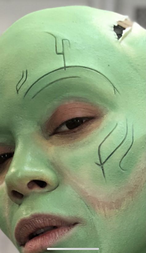 Mantis Costume Guardians Of The Galaxy, Gamora Makeup Tutorial, Gamora Makeup, Gamora Cosplay, Gamora Costume, Gamora Guardians, Redhead Art, Halloween Makeup Pretty, Halloween Makeup Easy