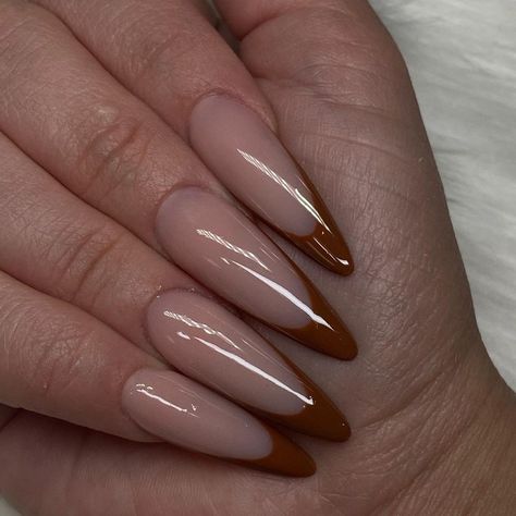 Long Pointy Nails Designs, Classy Stiletto Nails, Medium Stiletto Nails, Pointy Nail Designs, Nails Aesthetics, Engagement Cupcakes, Acrylic Nails Stiletto, Nail Piercing, Nail Board