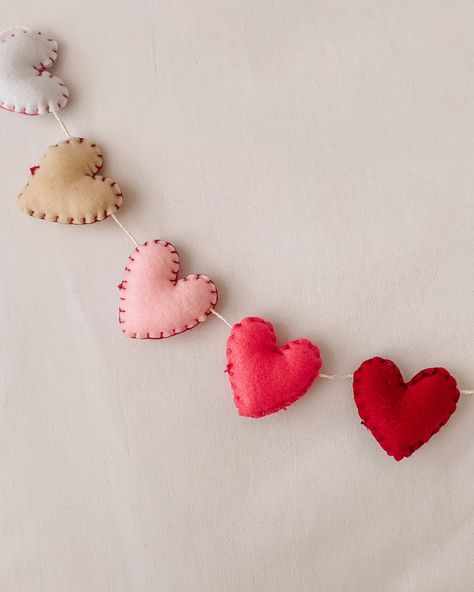 Valentines heart garland Felt heart garland with 10 hearts  Approx 90cm  Perfect for decorating this Valentine's Day.  Happy Valentines!  Iris & Athena  @irisandathenaco Love Heart Garland, Heart Felt Garland, Pink Felt Crafts, Cricut Felt Garland, Felt Valentines Garland, Felt Valentines Crafts, Fabric Heart Garland, How To Make Felt Garland, Valentine's Day For Kids