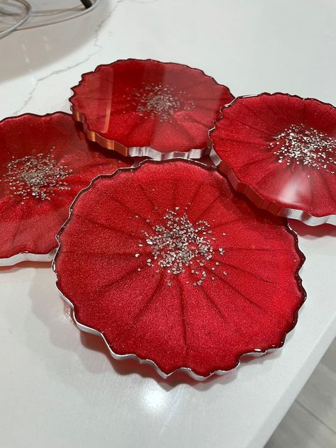 Buy Resin Holiday Coaster Set Tray With Handles Ruby Red and Online in India - Etsy Red Resin Coasters, Christmas Resin Coasters, Home Decor Glam, Sparkle Decor, Glam Home Decor, Silver Coasters, Coasters Christmas, Christmas Resin, Holiday Coasters