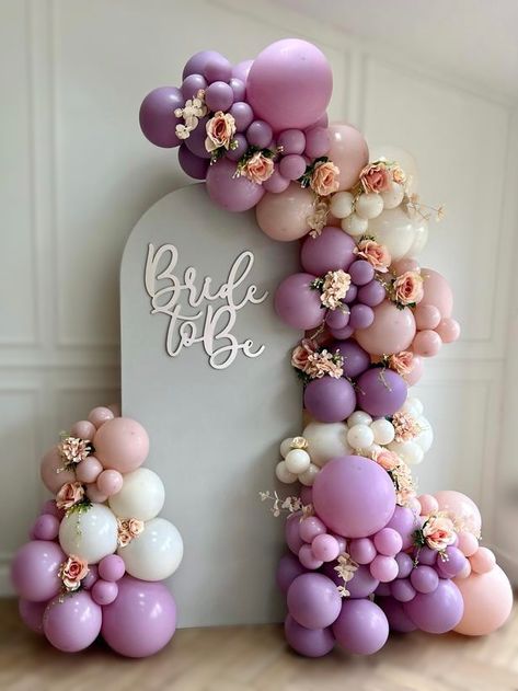 Balloon Gender Reveal, Lavender Balloons, Lilac Balloons, Balloon Decoration Ideas, Bride To Be Decorations, Garland Balloon, Bachelorette Balloons, حفل توديع العزوبية, Baby Shower Balloon Arch