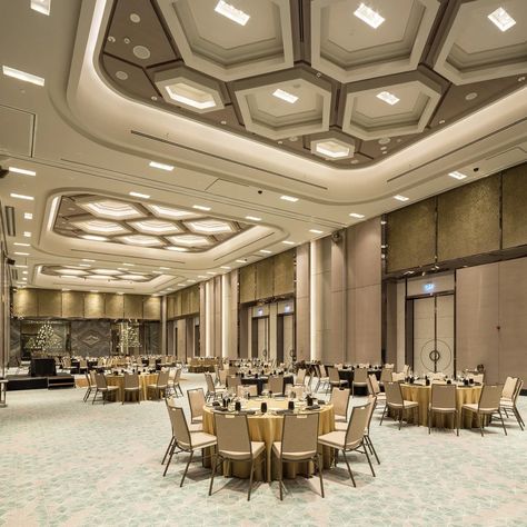 Fairmont Hotel @ Quasar Istanbul Fairmont, Lighting Solutions Partner #Arkilight Ballroom Design, Marriage Hall, Architecture Ceiling, Auditorium Design, Multipurpose Hall, Function Hall, Hotel Ballroom, Neoclassical Interior, Hospital Interior