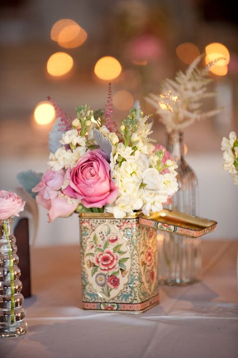 Tafel Decor, Loft Wedding, Rustic Centerpieces, Wedding Vases, Centerpiece Ideas, Shabby Chic Wedding, Deco Floral, Vintage Tins, Wedding Centerpiece