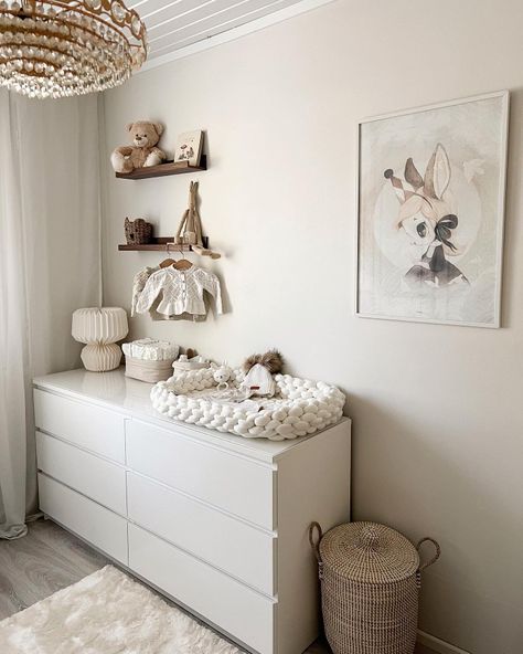 Cozy Baby Room, Newborn Room, Baby Nursery Inspiration, Baby Room Organization, Minimalist Nursery, Baby Room Themes, Baby Room Neutral, Baby Boy Room Decor, Nursery Room Design