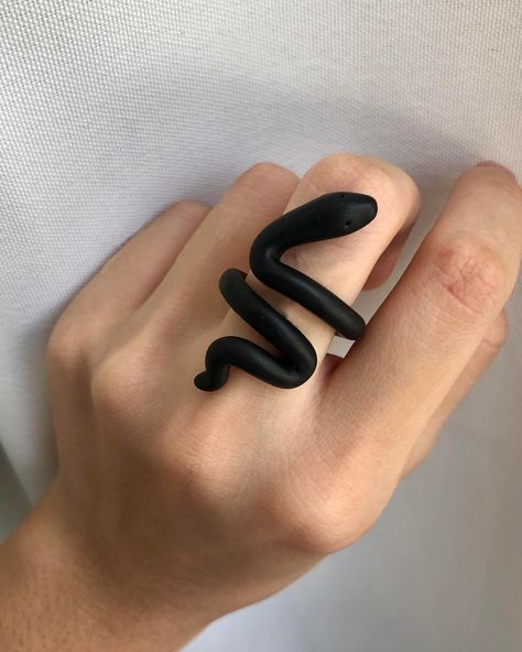 Handmade black polymer clay snake ring Polymer Clay Snake Ring, Cool Clay Rings, Black Clay Rings, Snake Clay Ring, Black Polymer Clay Ideas, Polymer Clay Snake Tutorial, Snake Ring Diy, Snake Clay Art, Air Dry Clay Snake