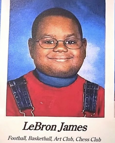 Lebron James Funny, Lebron James Kids, Funny Basketball Pictures, Kindergarten Photos, Nba Funny, Funny Puppies, Puppies And Kittens, School Picture, Chess Club