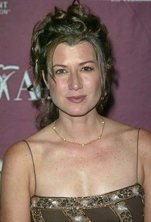 Valerie Bertinelli Young Bing, Gillian Anderson Bing, Gillian Anderson 2016, Gillian Anderson Young, Valerie Bertinelli Young, Amy Grant Songs, Gillian Anderson Movies, Gillian Gilbert, Mary Ann And Ginger