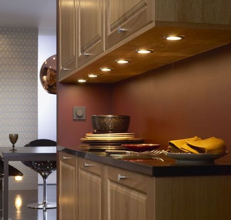 KITCHEN UNDER CABINET LIGHTING IDEAS – Big or small, kitchen under cabinet lighting brings a lot of benefits. Some of them are helping you searching f... Best Under Cabinet Lighting, Installing Under Cabinet Lighting, Under Cupboard Lighting, Kitchen Under Cabinet Lighting, Kitchen Led Lighting, Light Kitchen Cabinets, Under Counter Lighting, Recessed Cabinet, Led Puck Lights