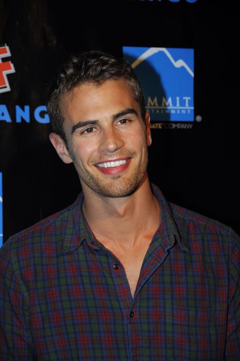 Workout Man, Theodore James, Theo James, Divergent, Man Crush, Getting Pregnant, Favorite Celebrities, A Smile, Movie Stars