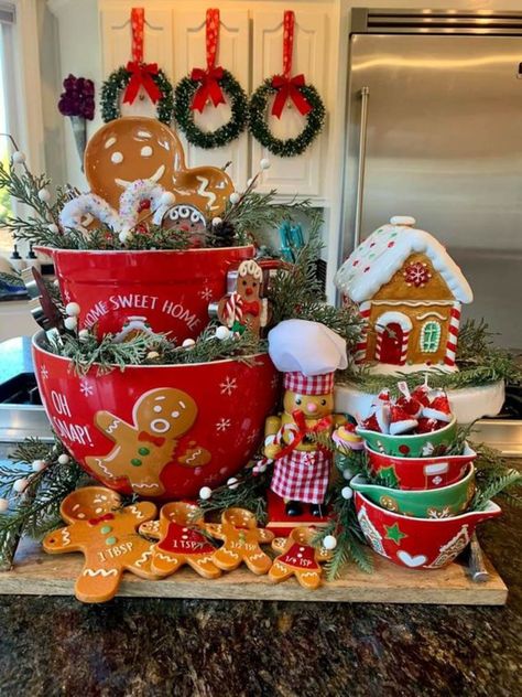 Gingerbread Christmas Tree, Gingerbread Christmas Decor, Deco Table Noel, Gingerbread Crafts, Gingerbread Decorations, Christmas Kitchen Decor, Christmas Gingerbread House, Christmas Bedroom, Gingerbread Christmas