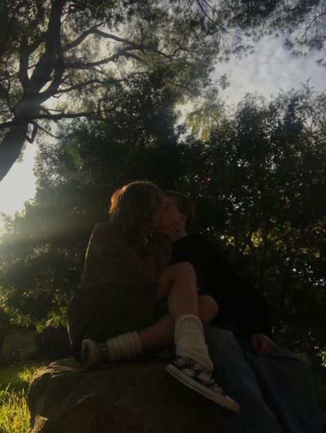 Couple In Woods Aesthetic, Cute Couple Pics Forest, Folklore Couple Aesthetic, Couple In The Forest Aesthetic, Forest Date Aesthetic, Forest Couple Aesthetic, Couple Listening To Music Aesthetic, Chill Couple Aesthetic, Indie Couple Aesthetic