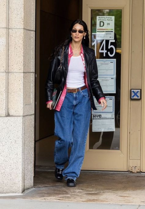 Bella Hadid Style 2022, Bella Ha Did Outfits, Bella Hadid Autumn Style, Bella Hadid Style 2023, Bella Hadid Outfits 2023, Bella Hadid Iconic Outfits, Bella Hadid Street Style Summer, 90s Model Street Style, Bella Hadid Summer Outfits