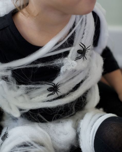 Easy Skeleton Costume, Spider Costume Kids, Diy Spider Costume, Quick Halloween Costumes Last Minute Men, Mens Halloween Costumes Diy, Spider Girl Costume, Spider Web Costume, Spider Halloween Costume, Costumes For Work