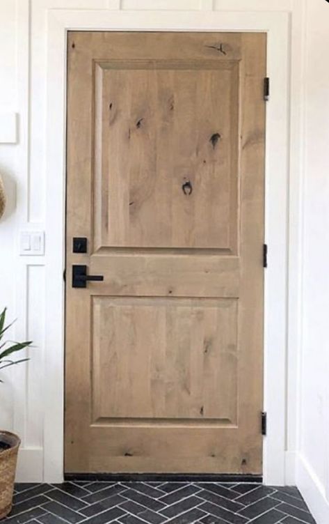 Case In Pietra, Stained Doors, Door White, Home Reno, White Trim, Design Case, House Inspo, Dream Home Design, Door Knobs