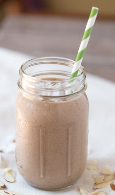 Plexus Shake Recipes, Peppermint Protein Shake, Vanilla Protein Shake Recipes, Mocha Protein Shake, Whey Shake, Protein Smoothie Bowl, Vegan Protein Shake, Greek Yogurt Flavors, Vanilla Protein Shakes