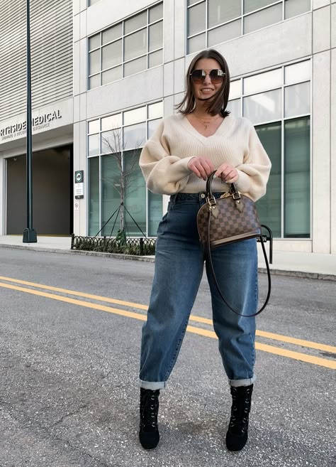 Winter Mode Outfits, Midsize Outfits, Slouchy Jeans, Mid Size Fashion, Midsize Fashion, Denim Trends, Plus Size Kleidung, Curvy Girl Outfits, Curvy Outfits