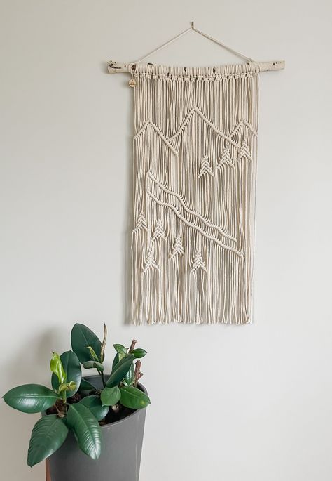 Macrame On Branch, Macrame Wall Hanging Small Diy, Makrame Wall Art, Mountain Macrame Wall Hanging, Macrame Mountains, Simple Macrame Wall Hanging Diy, Small Macrame Wall Hanging Tutorial, Large Macrame Wall Hanging Diy, Nature Macrame