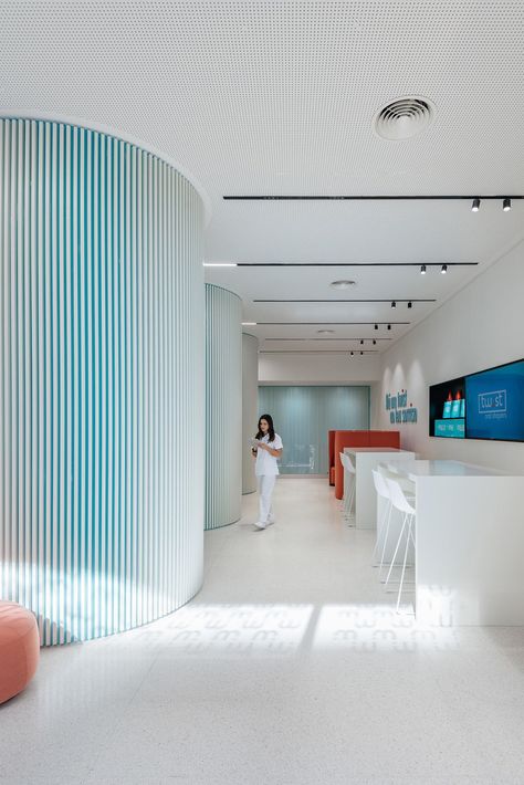 PSA Founding Partner Luis Pedra Silva said the design house was challenged to develop the clinic in line with Twist’s new approach to dentistry geared towards a public ‘walk-in’ concept. #architonic #nowonarchitonic #interior #design #furniture #architecture #architecturedesign #interiordesign #dailyarchitecture #architecturephotography #architecturelovers #projectdesign #designlovers #interiordetails #dentalclinic #clinic #clinicdesign #Lisbon #Portugal Healthcare Interior Design, Hospital Interior, Interior Design Awards, Hospital Interior Design, Hospital Design, Clinic Design, Types Of Furniture, Lisbon Portugal, Dental Clinic