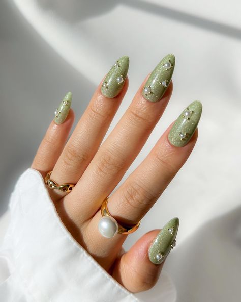 I love this green! 💚✨💎 @lightslacquer - I smell Snow* Use code MYDUMBNAILS for 10% off at lightslacquer.com or shop though link in… | Instagram Sage Green Halloween Nails, Glitter Nails Green, December Nails, St Patricks Day Nails, Velvet Nails, Gold Nail Designs, Festive Nail Art, Green Nail Designs, Christmas Nails Easy