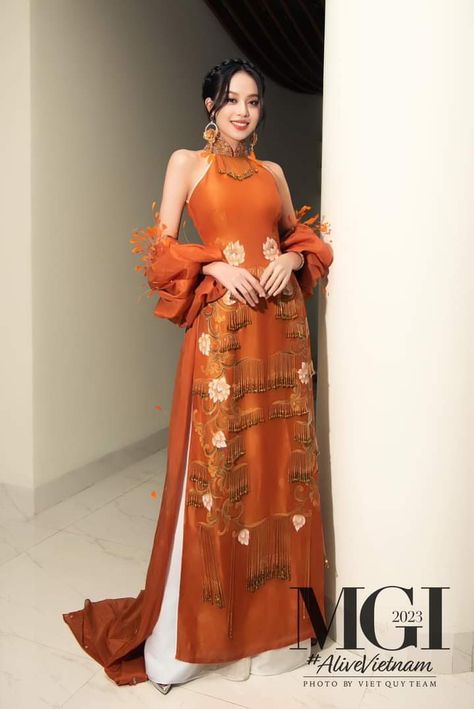 Sangjit Dress Modern, Chinese Dress Modern, Traditional Vietnamese Clothing, Vietnamese Traditional Clothing, Beauty Outfits, College Dress, Vietnamese Clothing, Vietnam Dress, Dreamy Gowns