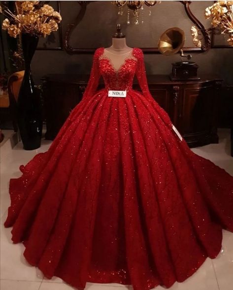 Red Quince Dress, Charro Quince, Red Wedding Gowns, Red Ball Gowns, Quinceanera Dresses Red, Quinceanera Themes Dresses, Baju Kahwin, Dresses Lavender, Quinceanera Dresses Gold