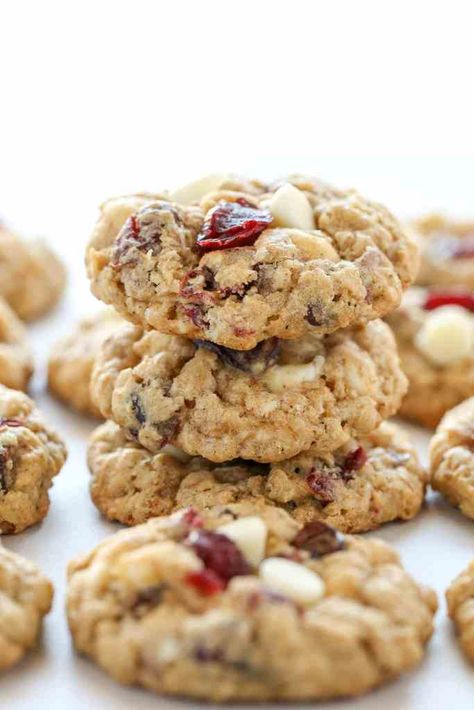 Easy soft and chewy oatmeal cookies packed with white chocolate chips and dried cranberries. These White Chocolate Cranberry Oatmeal Cookies are a perfect treat for the holidays! Oatmeal Cranberry White Chocolate, Cranberry White Chocolate Chip Cookies, Cranberry White Chocolate, White Chocolate Cranberry Cookies, Oatmeal Cranberry Cookies, Chocolate Oatmeal Cookies, White Chocolate Chip, Oatmeal Cookies Chewy, White Chocolate Cookies