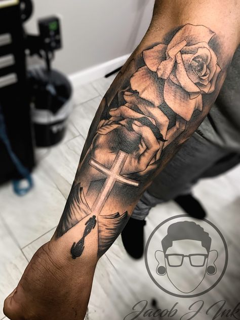 Rose and Cross -Quarter Sleeve Tattoo #tattoosformen #crosstattoos Rosen Tattoo Mann, Quarter Sleeve Tattoo, Tattoo Bras Homme, Tato Salib, Small Wave Tattoo, Sleeve Tattoo Designs, Quarter Sleeve Tattoos, Rose Tattoo Sleeve, Rose Tattoos For Men