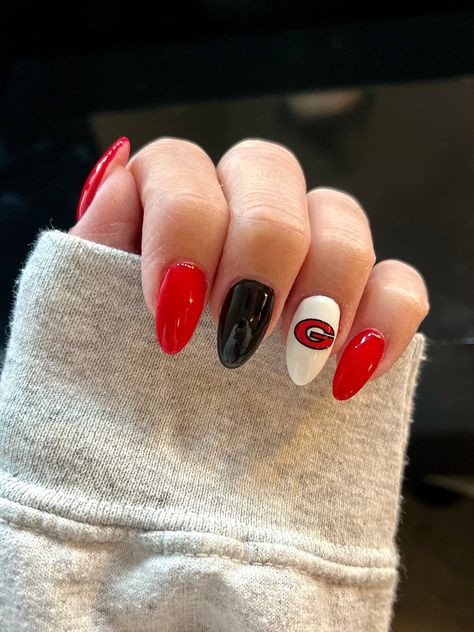 Nails For Football Season, Uga Nails Design, Uga Nails Sns, College Football Nails Design, Georgia Football Nails, Georgia Bulldogs Nails Designs, Georgia Bulldog Nails Designs, Georgia Nails Designs, Red Football Nails