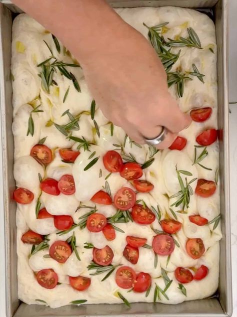 Cherry Tomato Focaccia, Focaccia Bread Tomato, Tomato Foccacia Bread, Easy Focaccia Bread, Tomato Focaccia, Easy Focaccia Bread Recipe, Easy Focaccia, Homemade Focaccia Bread, Homemade Focaccia