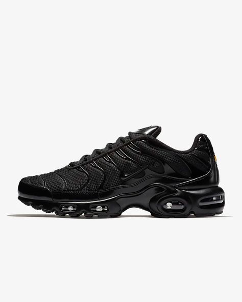 Nike Air Max Plus Men's Shoes. Nike.com Air Max Plus Tn, Nike Vans, Black Tees, Nike Tn, Nike Models, Baskets Nike, Old Shoes, Mens Nike Shoes, Mens Nike Air