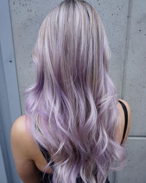 pastel purple hair with lowlights Lilac Highlights, Purple Blonde Hair, Pastel Purple Hair, Blonde Ombre Hair, Light Purple Hair, Underlights Hair, Purple Ombre Hair, Dyed Hair Blue, Dyed Hair Pastel