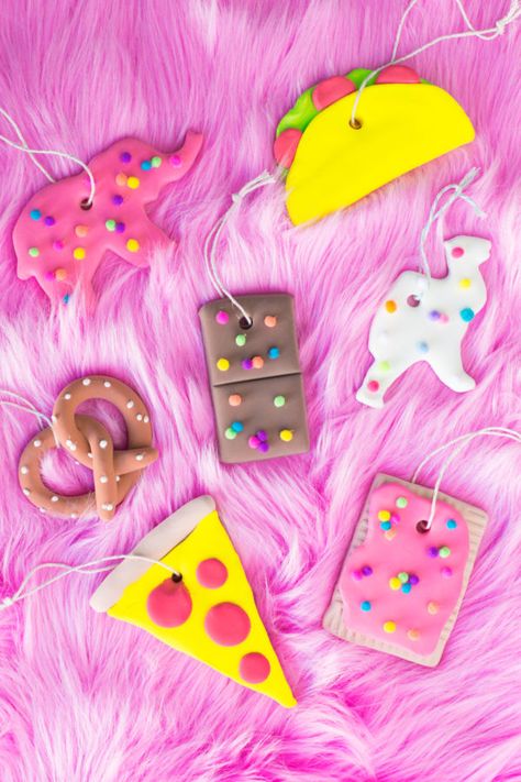 DIY Junk Food Ornaments (+ A GIVEAWAY!!) | studiodiy.com Cookie Ornaments, Circus Animal Cookie, Retro Christmas Decorations, Animal Cookie, Pastel Cupcakes, Christmas Crafts For Kids To Make, Food Ornaments, Ornament Cookies, Idul Fitri