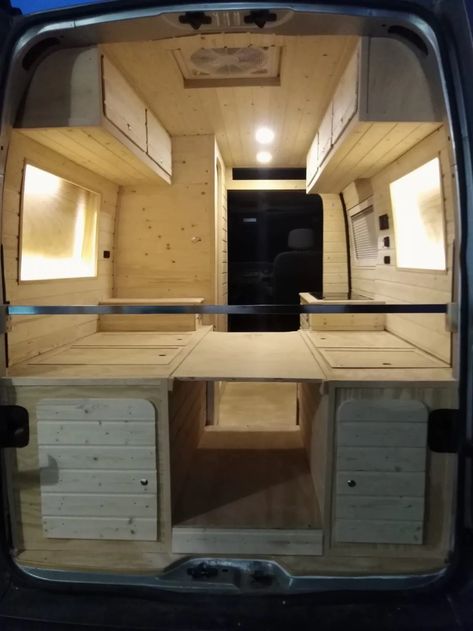 Proyecto Camper Renault Master L1H2 Self Build Campervan, Kangoo Camper, Caravan Van, Minivan Camper Conversion, Camper Interior Design, Build A Camper Van, Build A Camper, Master Shower, Renault Master