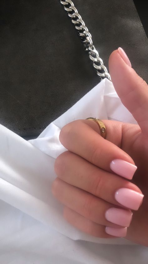 Simple Pink Natural Nails, Clean Short Square Nails, Minimalist Short Square Nails, Clean Girl Nails Acrylic, Short Square Nails With Initial, Pink Nails Basic Design, Clean Plain Nails, Basic Color Nails Simple, Clean Biab Nails