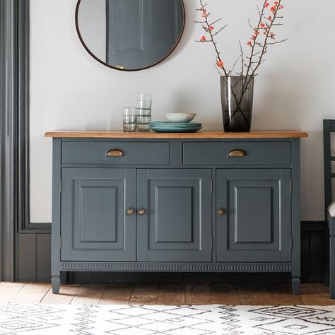 Painted Sideboard Ideas, Oak Parquet, Blue Sideboards, Sideboard Modern, Painted Sideboard, Family Dining Rooms, Muebles Living, Wooden Sideboard, Family Dining