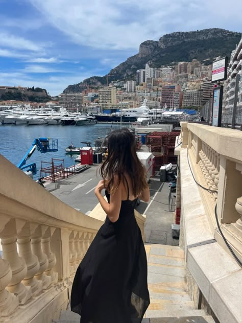 Italian Photoshoot Ideas, Monte Carlo Photo Ideas, Monaco Trip Aesthetic, Monaco Aesthetic Fashion, Living In Monaco, Monaco Instagram Pictures, Monaco Picture Ideas, Monaco Aesthetic Outfit, Monaco Girl Aesthetic