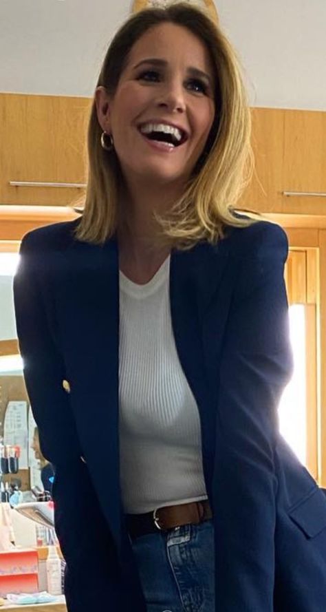 Sue Barker, Lookbook Casual, Teacher Attire, What A Beautiful World, Summer Photos, Well Dressed, Beautiful World, Lookbook, Blonde