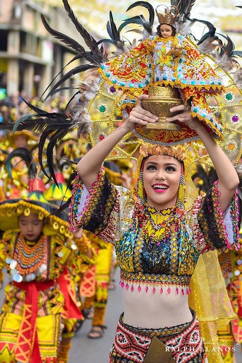 Sinulog Festival Viva Señor Santo Niño Dinagyang Festival Costume, Sinulog Festival Art, Sinulog Festival Costume, Filipino Costume, Dinagyang Festival, Philippine Festivals, Korean Haircut Men, Prince Warrior, Sinulog Festival