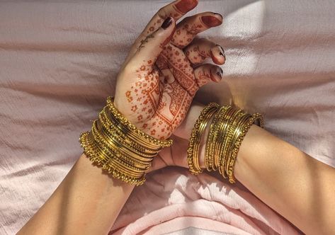 Indian Barbie Aesthetic, Indian Jewelry Aesthetic, Bangles Aesthetic, South Asian Aesthetic, Desi Love, Desi Fashion Casual, Desi Aesthetic, Indian Dresses Traditional, Desi Girl