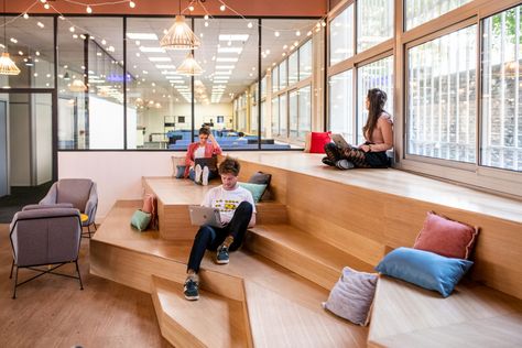 Tiered Seating, Coworking Office, Public Space Design, School Interior, Space Interiors, Office Snapshots, Workplace Design, Library Design, Coworking Space