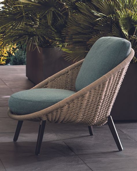 Minotti Outdoor, Armchair Footstool, Minotti Sofa, Moroccan Ottoman, Loft Inspiration, Bataan, Furniture Design Chair, Balcony Furniture, Outdoor Armchair