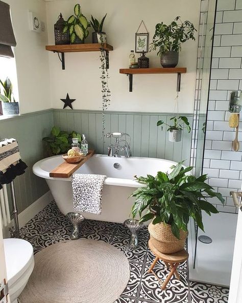 Funky Bathroom, Cottage House Interior, Victorian Style Bathroom, Aesthetic Boho, Victorian Bathroom, Cottage Renovation, Cottage Bathroom, Bathroom Plants, Bedroom Color