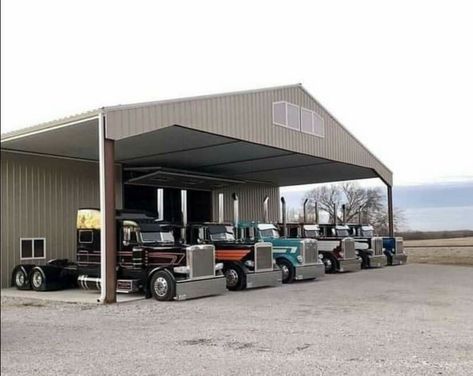 Semi Truck Garage, Truck Shop Garage, Truck Garage, Luxury Cars Mercedes, Metal Shop Building, Service Truck, Peterbilt 389, Diesel Mechanics, Custom Big Rigs