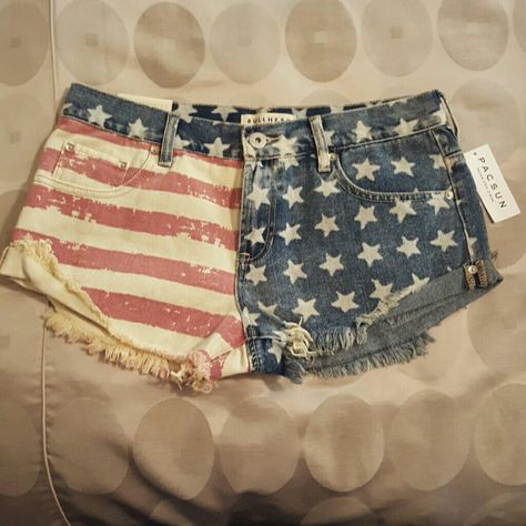 Nwt American Flag Jean Shorts. Perfect For The 4th Of July!! American Flag Jean Shorts, July Fourth Outfit, Usa Themed Outfits, 4th Of July Outfits For Women, 4th Of July Clothes, 4th Of July Clothing, Fourth Of July Outfits, Daily Fashion Outfits, American Flag Clothes