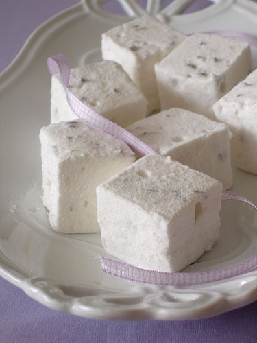 Lavender Desserts, Lavender Stuff, Lavender Dessert, Flower Recipes, Marshmallow Recipe, Lavender Recipes, Culinary Lavender, Recipes With Marshmallows, Homemade Marshmallows