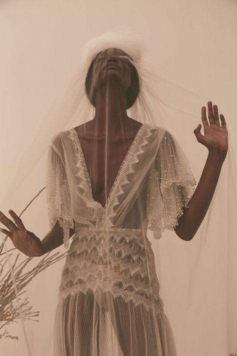 Take Me To Church, 사진 촬영 포즈, Beaded Tulle, Best Wedding Dresses, Tulle Wedding Dress, Mode Inspo, Foto Inspiration, Rehearsal Dinner, Wedding Dresses Vintage